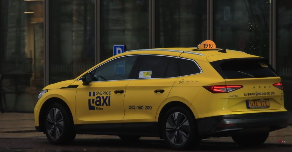 רכב חשמלי למונית ולשליחויות: כדאיות ועלות תפעול