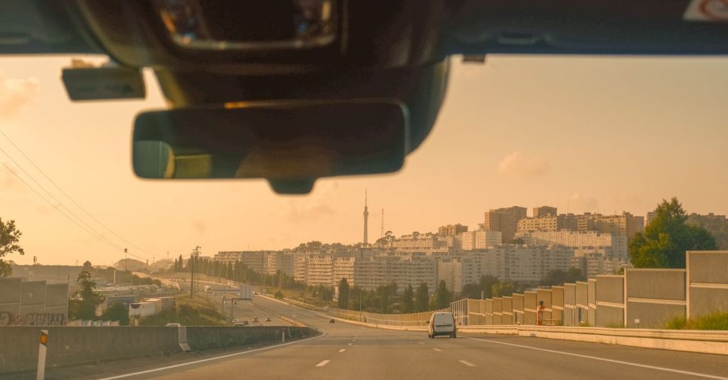 קארפולינג לעבודה בישראל: אפליקציות, חוקיות וחיסכון