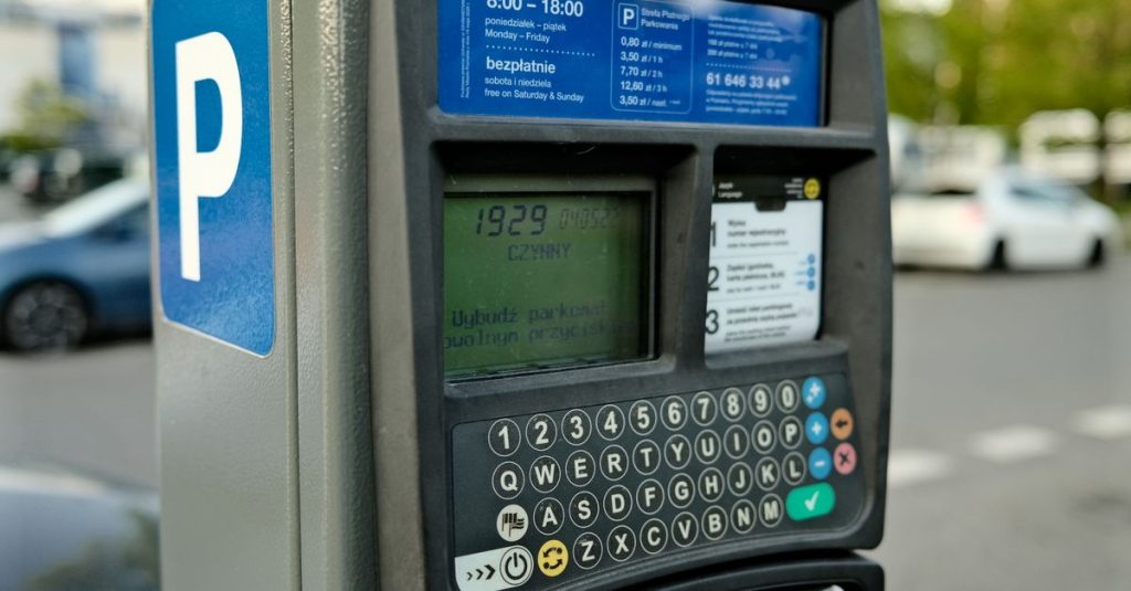 אפליקציות חניה 2026: פנגו מול סלופארק מול פארק אנד